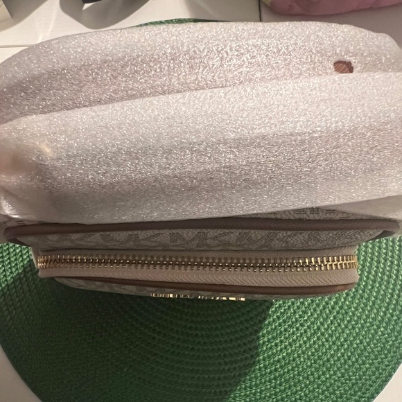 MICHAEL Michael Kors Jet Set Double Zip Crossbody & Umbrella Set (NWT) - Picture 7 of 10